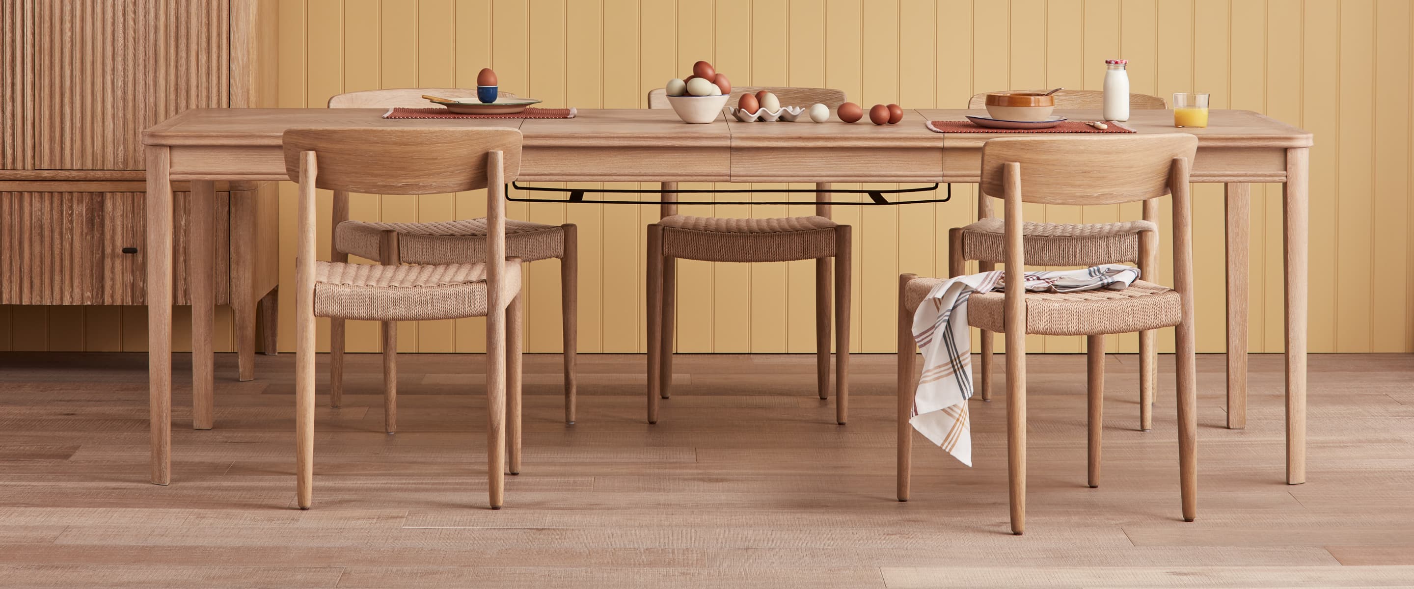 by interiors ☆ LOAF SIDETABLE WHITE Jigsaw Kitchen Table in Whitewashed Oak | Extendable Parquet